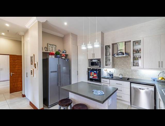 2 BEDROOM TOWNHOUSE FOR SALE IN RETIRE AT MIDSTREAM